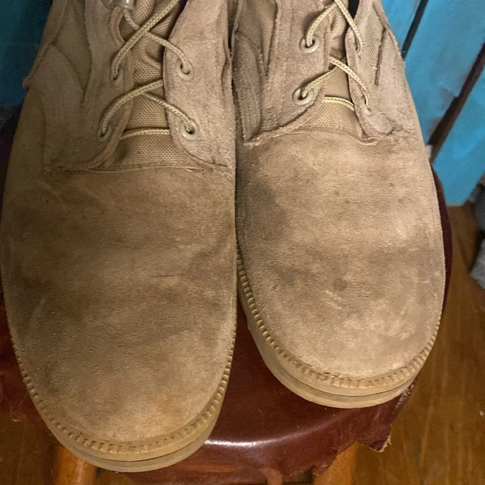 Wellco tan desert combat boots Vibram soles size 9.5 XW